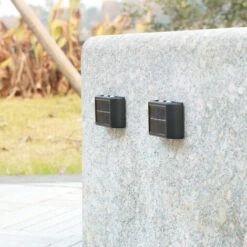 Aqrau Applique D'extérieur, Applique Murale LED à Lumière Froide, Avec Panneau Solaire, Avec 4 Ampoules -Luminaire solaire Soldes 2022 53832543 2