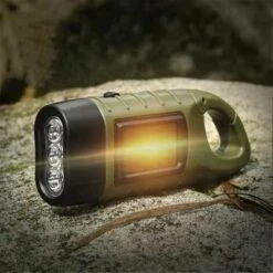 AOUGO Lampe De Poche Rechargeable à Manivelle, Lampe De Poche à LED Solaire, Lampe De Poche à Dynamo, Lampe De Secours Extérieure, Lampes De Camping Portables, Avec Mousqueton Suspendu (vert) [Classe énergétique A++] -Luminaire solaire Soldes 2022 58574418 3
