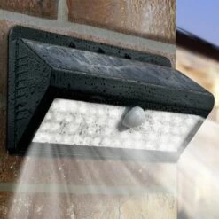 IDMARKET Applique 62 LED Solaire Murale Avec Sensor